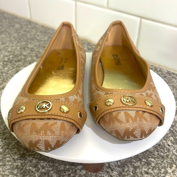 Michael Kors Stylish Tan Flats with Gold Accents - Picture 2 of 6